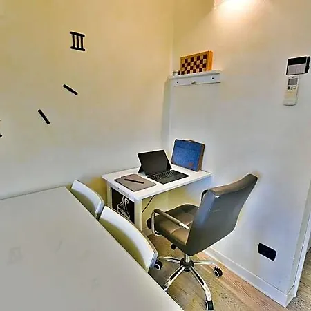 Con Terrazzo, Posto Auto E Vista Mare 로아노