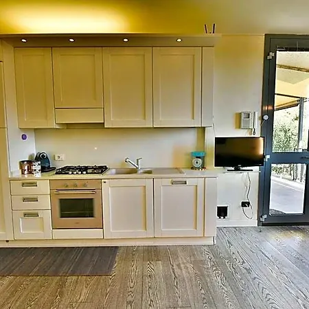 호텔 Con Terrazzo, Posto Auto E Vista Mare 3*